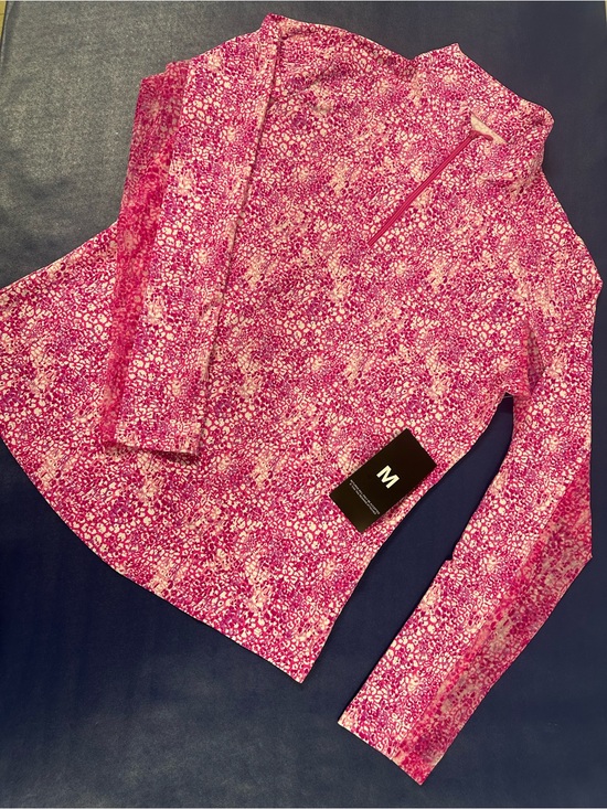 IBKUL Tops - NWT IBKUL Women's Long Sleeve Active Top UPF 50+ - Pink Snake Print - Medium